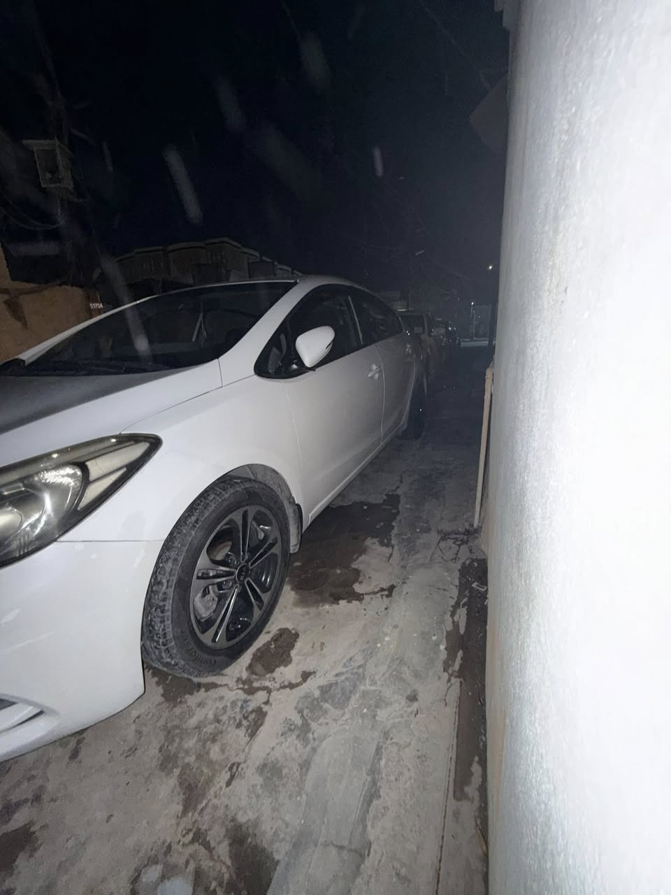 السلام عليكم سيراتو موديل ١٣ محرك ١٦٠٠  رقم أربيل باسمي السعر ١١٨ مكان السياره الحبانيه  رقم صاحب السياره ***********
