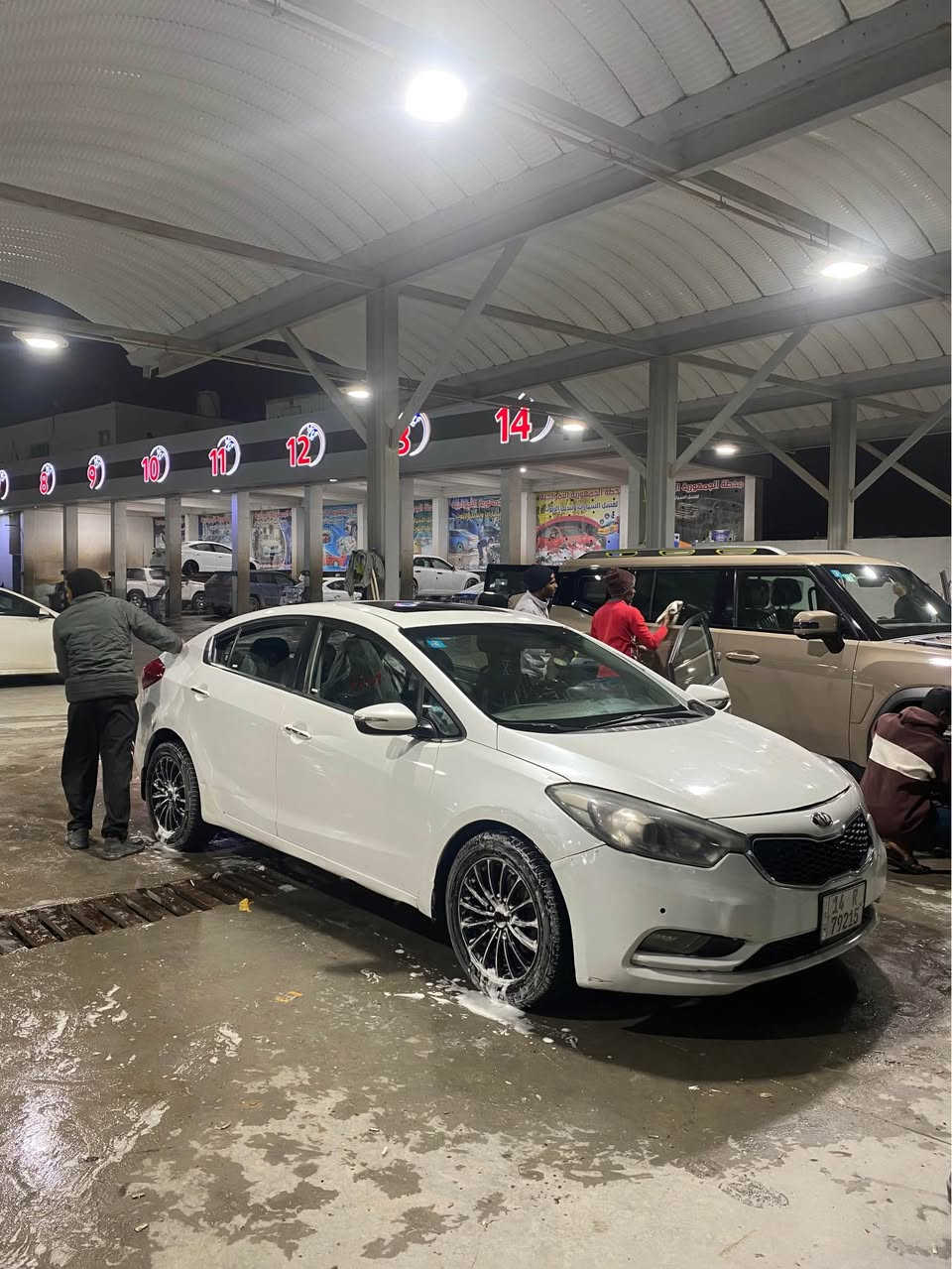 سلام عليكم
كيا سيراتو 2015 خليجي فول مواصفات بأسمي رقم بصره الجديد لل 31 تحويل يمته ما يعجبك 
كير at شفتات تسارع نضام سبورت + نورمال 
مكينه 1600 دوش بيهه تبخير خفيف 
تبريد قطعتين شرط ثلج 
حداده جديده تخم تاير جديد
ضربتها صندوق وتعديل بالحوض وجاملق خلفي والباب صبغ وبيه كم شخط بسيط مبين بالصور  
السعر  93  وبيه مجال قليل للشراي 
مكاني بصره صالحيه شارع اللواء 
هاتف *********** البصرة, العراق
