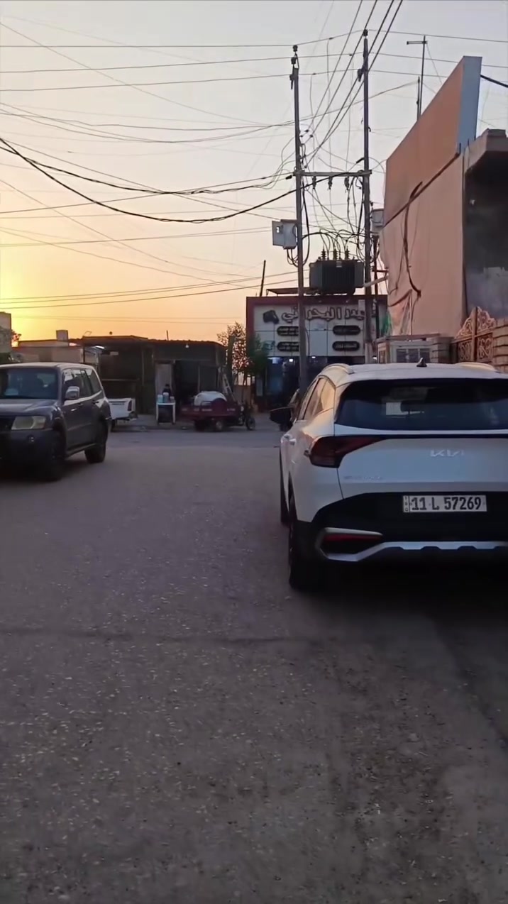 ياالله دار للبيع الحميدية شارع العام الفرع مقابل المصور حيدر البحراني الفرع الوحيد اعلى من الشارع ماء كهرباء المجاري مربوطه مباشر على الشارع العام انترنت ضوئي منظومه كاميرات السعر 75 و بي مجال للاستفسار ***********

