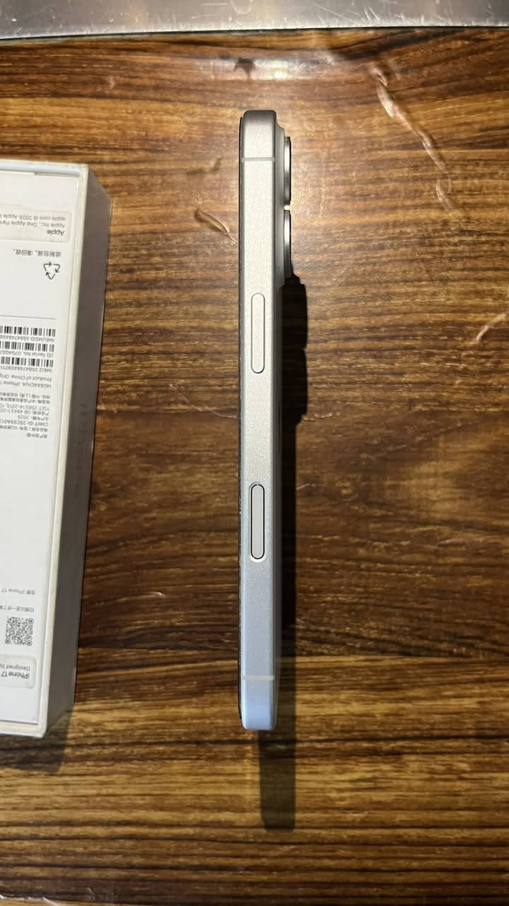 ايفون 17عادي
دبل خط 
ذاكرة 256
نضافة شوفت عينك 100
بطارية 99
للبيع او المراوس العنوان بغداد 
ومتوفر توصيل جميع محافضات العراق 🚚
***********وهذا رقمي
