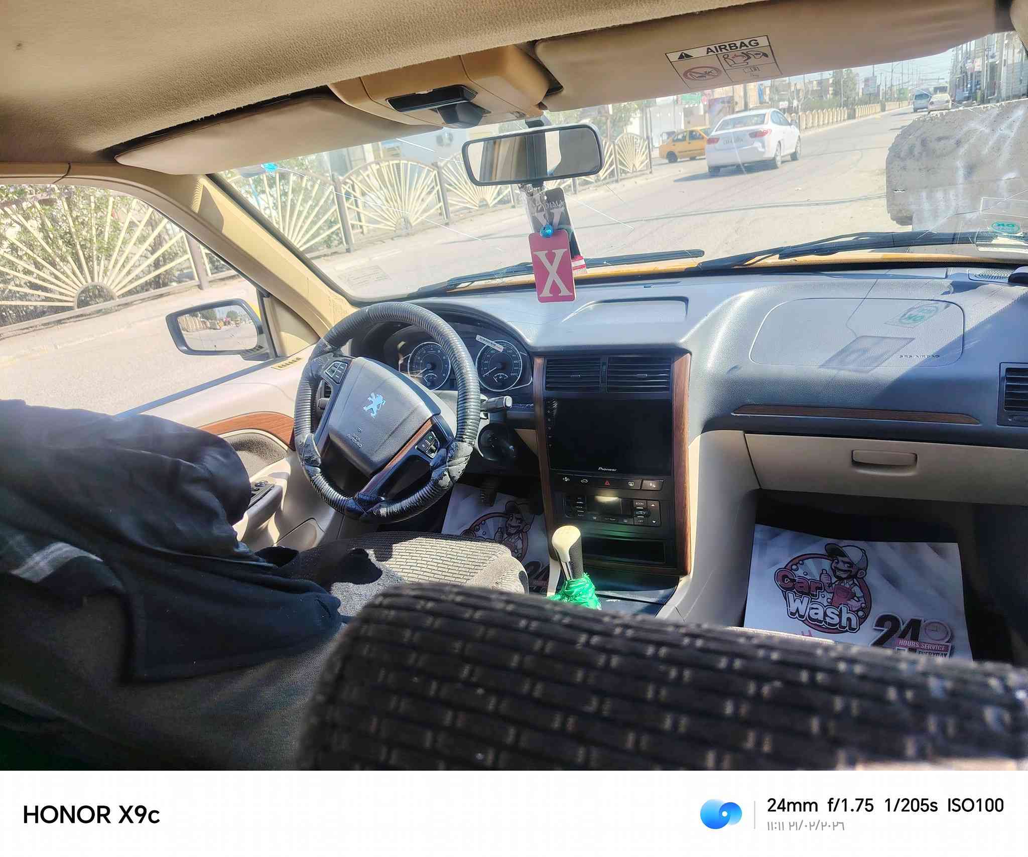 سلام عليكم بيجو موديل2018 رقم انكليزي مصفره هيه وغرامات سياره مكفوله كفاله عامه ماعده الهلال تعمير بصيط سعر 57 بيه مجال قليل الرقم ***********
