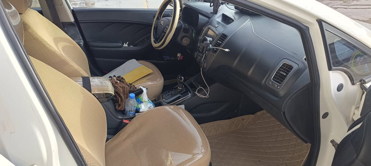 السلام عليكم لبيع كيا فؤرتي امريكي م=2017سيارة جديده بمعنى الكلمه رقم بغداد الدولي بسمي سنوية 29لون صدفي تحكم استيرن شاشة ابلادية كبيرة حدادية جديده تخم تاير جديد لايتات جددمحرك2000دوش لاتنقيص ولا تبخير عنواني بابل حلة نادر الاولى رقم التلفون *********** السعر١٢٠ لون ابيض
