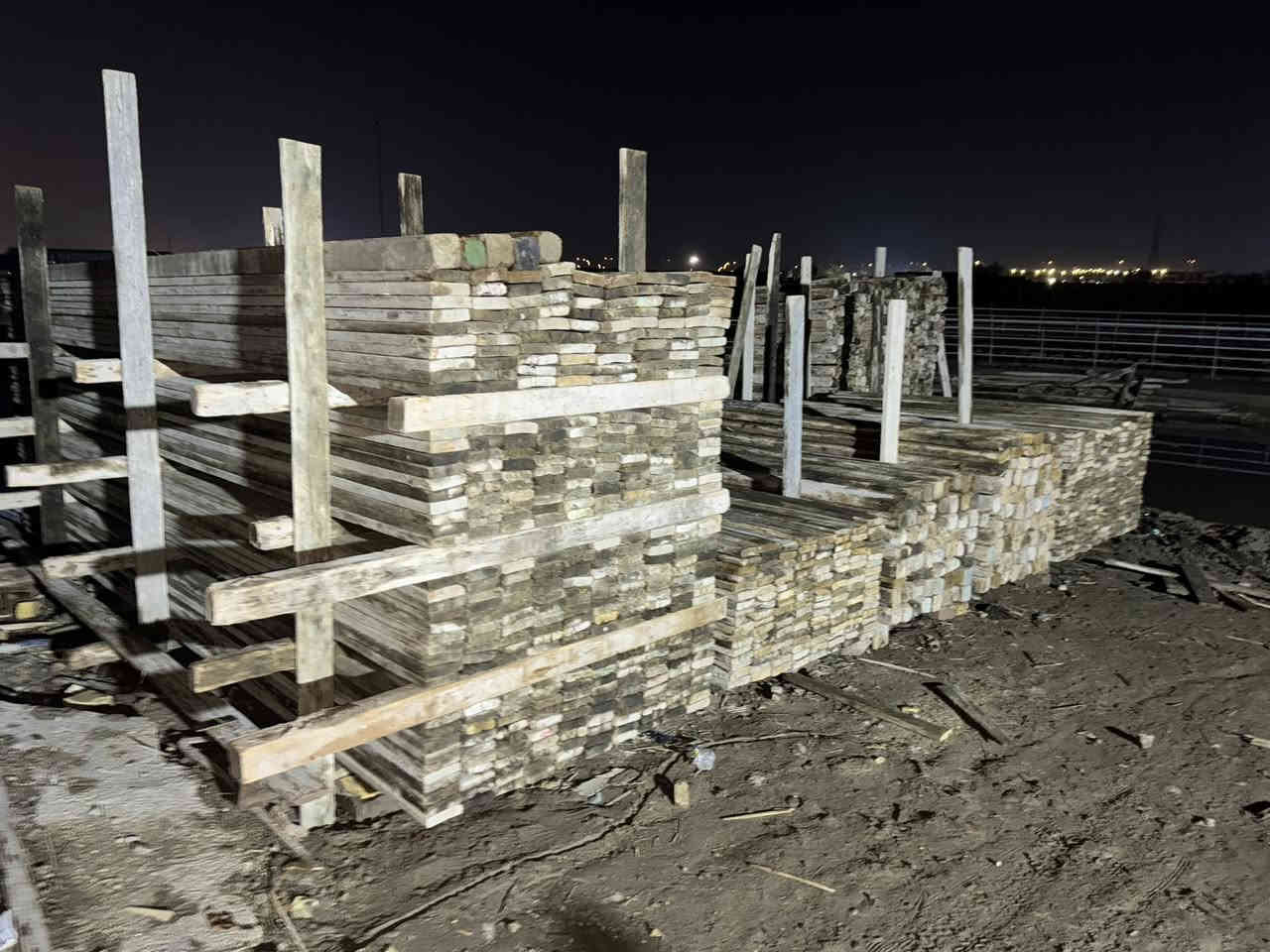 قالب خشب روسي انج تارس 25 نظيف 
العدد 13 مكعب للبيع 

العنوان حله شارع 60

الهاتف *********** - ***********
