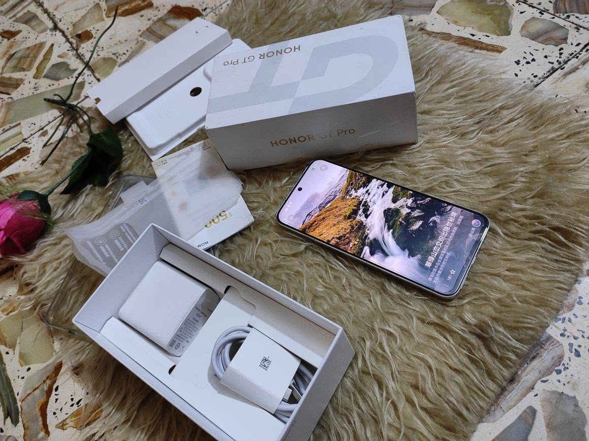 سلام عليكم اخوان جهاز هونر gt برو كامل ملحقاته فقط مفتوح من الكارتون صحه البطاريه 100 ذكره 512_12نسخه الصينه المطوره المخصصه الالعاب والمحاكيات يدعم لغه العربيه وخدمات كوكل بشكل رسمي وتسجيل المكالمات تلقائيا معالج Snapdragon 8 Elite  (النسخة الرائدة المحسّنة أو مكسورة السرعة)، بطاريه 7200. ملم للبيع او المراوس بسعر 675الف عالما سعره المستخدم بشمال 890الف مكاني بغداد مدينه الصدر توصيل ماعندي للاستفسار اخاص او وات ساب *********** بغداد, العراق

