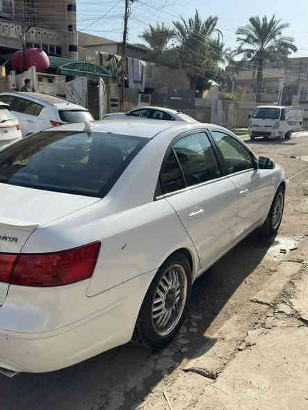 سوناتا 2009 امريكي كلين بدون حادث السيارة باسمنا من امريكا (المنفيس) محرك V6 3.3 خير من الله ممشاها فقط 79 الف حقيقي السيارة مكفولة كفالة عامة من الصبغ بيها فقط بارد بسيط في الجاملغ الخلفي / تخم تايرات جديد / صدر جديد . رايدها 133 / مكاني بغداد للاتصال على هذا الرقم ***********
