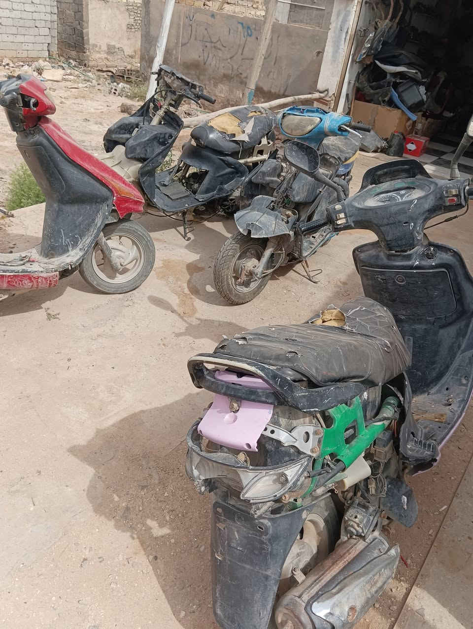 سلام عليكم دراجات تعمير العدد 5 بيهن شغال وبيهن طافي 
سعر الوحده 140 وبيه مجال ابيع شلعه وحده 
***********
العنوان الديوانية قضاء الشاميه
