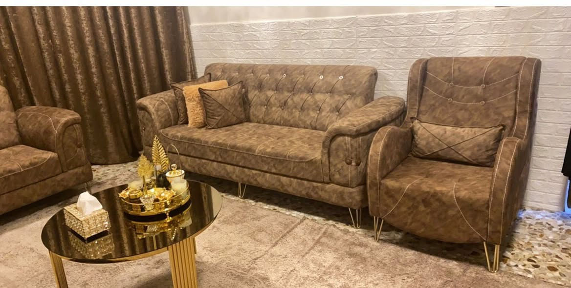 سلام عليكم اثاث استقبال كامل للبيع تخم جديد اي ضرر ماموجود بي خيط واحد ممشيول منه + طبله وسطيه + طبلات ثلاثيه + بردات + ميز بلازمه، غراض كلها نضيفه وجديده تجي وتشوف بعينك غير الي ذاكره الك كروتك ورجعتك عليه سعرهن كلهن 900 وبي مجال بسيط للشراي فقط..
*********** الرقم متواجد فقط واتساب
