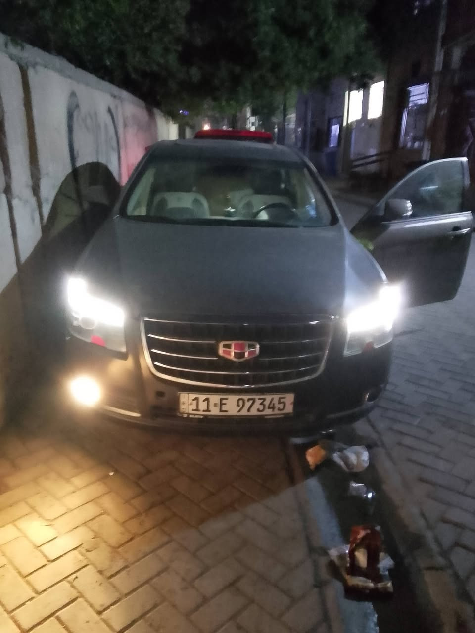 السلام عليكم. للبيع او المراوس
جيلي ام گراند موديل 2013

مكينة بلادية. مكينة وكير نضيفات 

محرك 4 سلندر حجم المحرك 2000 

تبريد شغال ثلج 2 قطعتين تبريد 

فتحة سلايد 

كشنات جلد لون بيجي 

بردة خلفية بلادية 

حساسات خلفية بلادية 

شاشة كامرة دوارة 

جام اوتو ينزل ويصعد 

لايتات لد امامي خلفي 

رقم بغداد جديد بسمي السيارة 

السعر 70 وبيها مجال 

السيارة صبغها جارد فقط 

العنوان بغداد مدينة الصدر 

رقم الهاتف ***********
