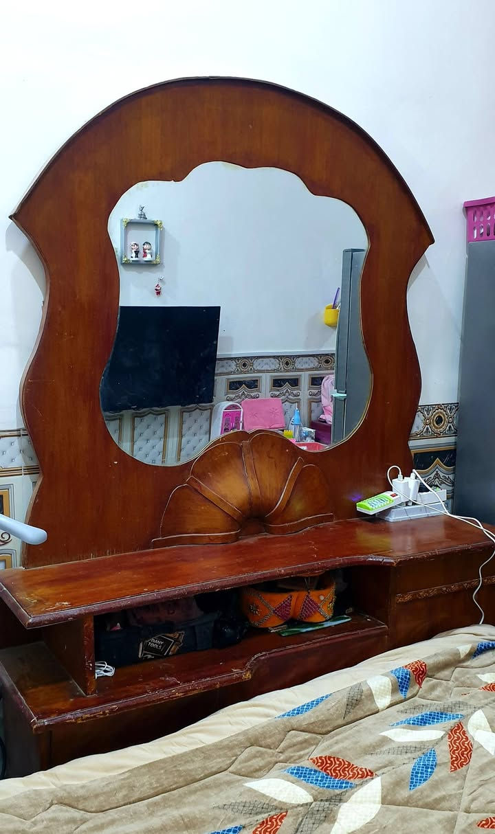 السلام عليكم غرفة خشاب الصاج الأصلي القديم للبيع 300 قفل
***********
