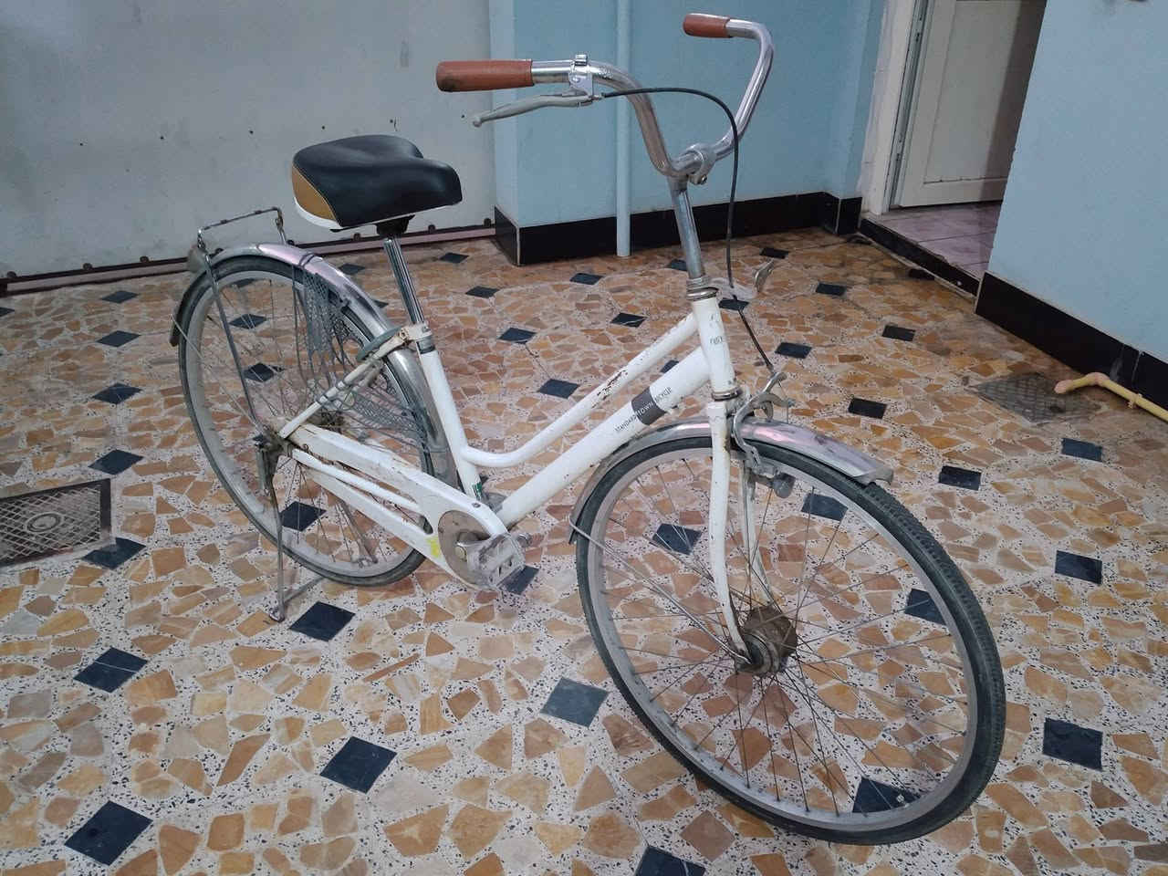 السلام عليكم بايسكل للبيع ياباني اصلي حجم 27 سعر 55 وبي مجال مكاني فلوجه حي العسكري للاستفسار: ***********
