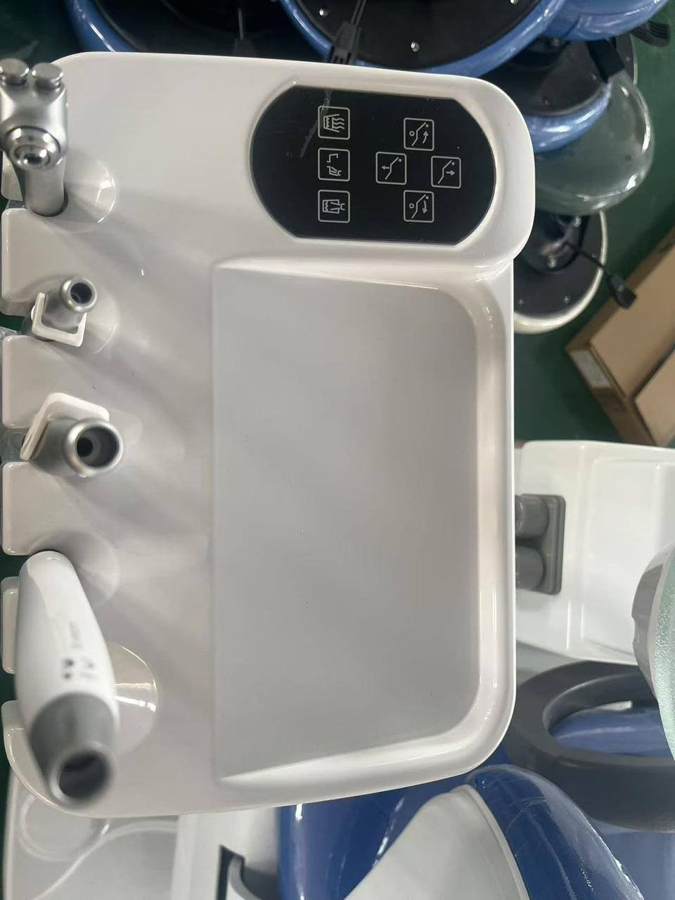 وصول  كرسي الأسنان جديد طراز S-M350 بسعر مناسب لأطباءنا الأعزاء 

٢. جهاز معالجة ضوئي مزود بعدسة مدمجة للحماية من الضوء وضوء النهار

٣. جهاز معالجة ضوئي داخلي

٤. مصباح LED بستة مصابيح، مع إمكانية تعديل السطوع والتحكم في درجة الحرارة (لونان: شمسي + زينون)

٥. صينية مساعدة مزودة بوحدات تحكم

٦. دواسة قدم + لوحة تحكم كاملة
٧. صينية أسنان عريضة مزودة بوحدات تحكم + مجموعة فلاتر
٨. سطح عمل من الجلد الإسفنجي

٩. كرسي أسنان بقاعدة من الفولاذ المقاوم للصدأ

١٠. حامل مناديل + حامل أكواب
١١. قطعة فم زجاجية حديثة، قابلة للتعقيم، مع دوران ١٨٠ درجة
١٢. شفاط لعاب منخفض
١٣. شفاط لعاب مرتفع
١٤. صندوق جانبي يحتوي على منافذ الصيانة
١٥. منافذ قبضة اليد بفتحة ٣/٤ بوصة


**إذا كنت صاحب هذا الإعلان وتريد حذفه لأي سبب، رجاءا أرسل رسالة إلى الدعم الفني**