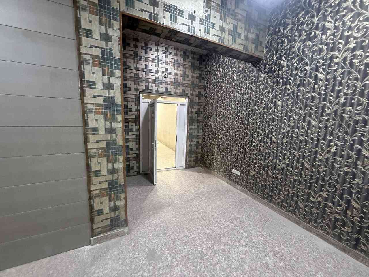 السلام عليكم
مكاتب للايجار عدد ٢ طابق اول مساحه المكتب الواحد ٢٢ متر 
العنوان : حله مجسر الثوره مجاور صيرفة امين 
مواصفات المكتب : 
١- بناء حديث جداً 
٢- ارضيه كرانيت نضيفه جداً 
٢- الجدران مال المكتب حجر ابيض + ورق جدران 
٣- سقف المكتب الاول جبسنبورد والثاني سقف ثانوي 
٤- تتوفر حمامات نضيفه جداً داخل البنايه 
٥- عامل لتنضيف وغسل البنايه والحمامات كل اسبوع 
٦- ميزانية الكهرباء منفصله ( لكل مكتب ميزانيته الخاصه )

سعر الايجار للمكتب الواحد ٣٠٠ الف دينار شهريا وقابل للتفاوض وفي حال تم تأجير المكاتب ثنينهن السعر يقل 

للاستفسار الاتصال على الرقم التالي : 
*********** 
او التواصل عبر الواتس اب على الرقم التالي : 
***********
