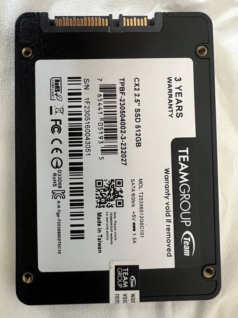 السلام عليكم
لبيع هارد SSD حجم 512 غيغا بايت (أخو الجديد وبلضمان

الماركة: TEAMGROUP CX2 Classic الأصلي (صناعة تايوان)

النوع: SATA 2.5" (يرهم لكل أنواع اللابتوبات والـ PC المكتب

حالة الاستخدام: مستخدم شهر واحد فقط ونظيف جداً (مثل ما مبين بالصور).

حص والصحة: صحة الهارد 100% Good ومفحوص بأقوى برنامج فحص (مرفق صورة الفحص الحديثة

الضمان: الهارد يجي بضمان 3 سنوات من الشركة، وبعده بضمانه وستيكر الضمان سليم
السعر ب٦٠ وبيه مجال 

رقمي ***********
