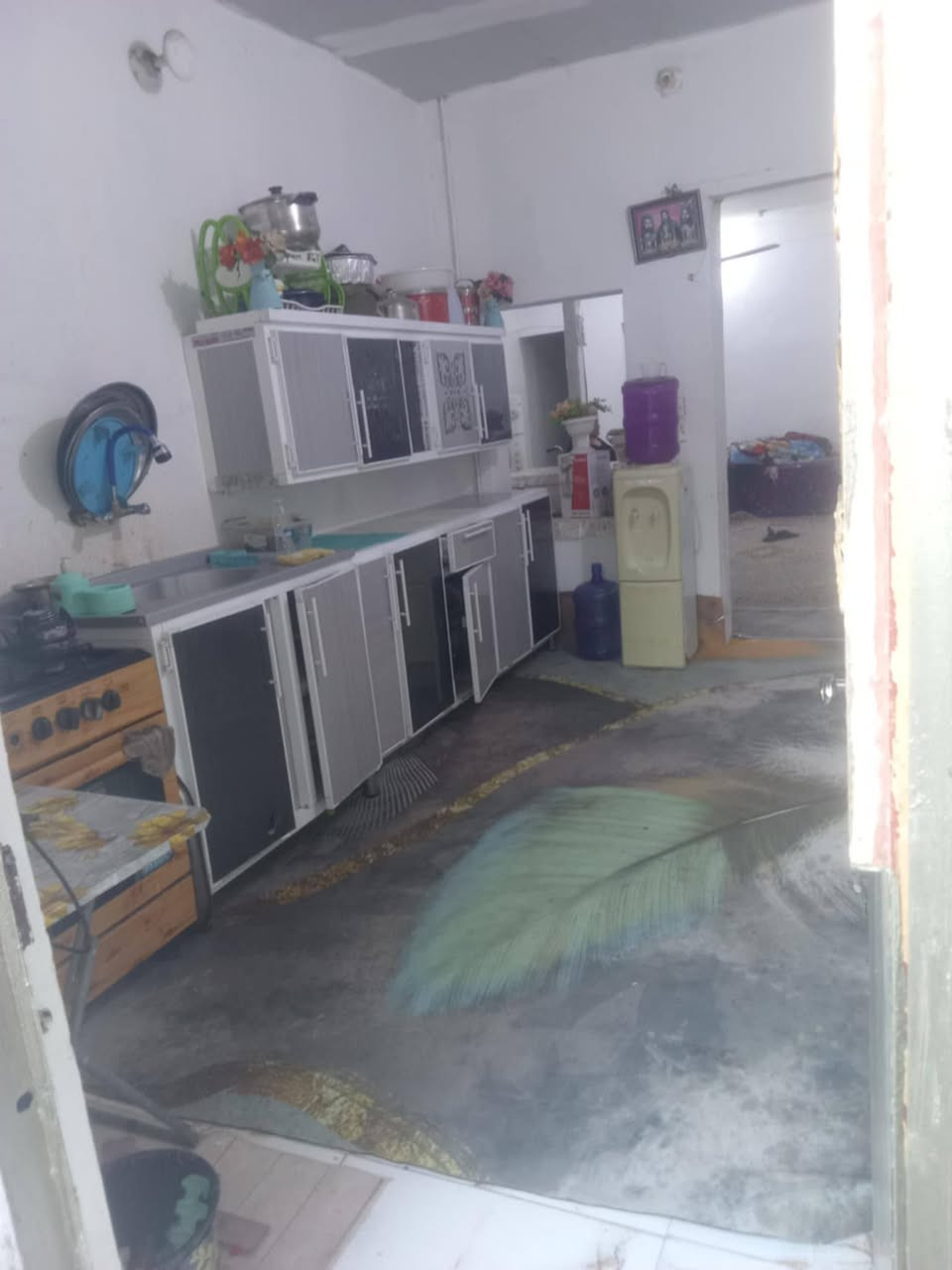 البيع بحي زهور مساحه 100) قرب مدارس ***********
