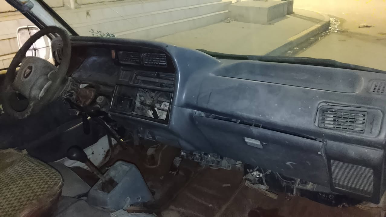 كيه فتون موديل 2009  كير عادي مكينه ونجي جدد صالهن شهر  تخم تأير حداديه نص عمر  سياره شوف عينك يرادله سمكره وصبغ راعيه ماندله بس هوه بل بصره  
سعر 12$وبيه مجال  مكانه بصره زبير ***********
