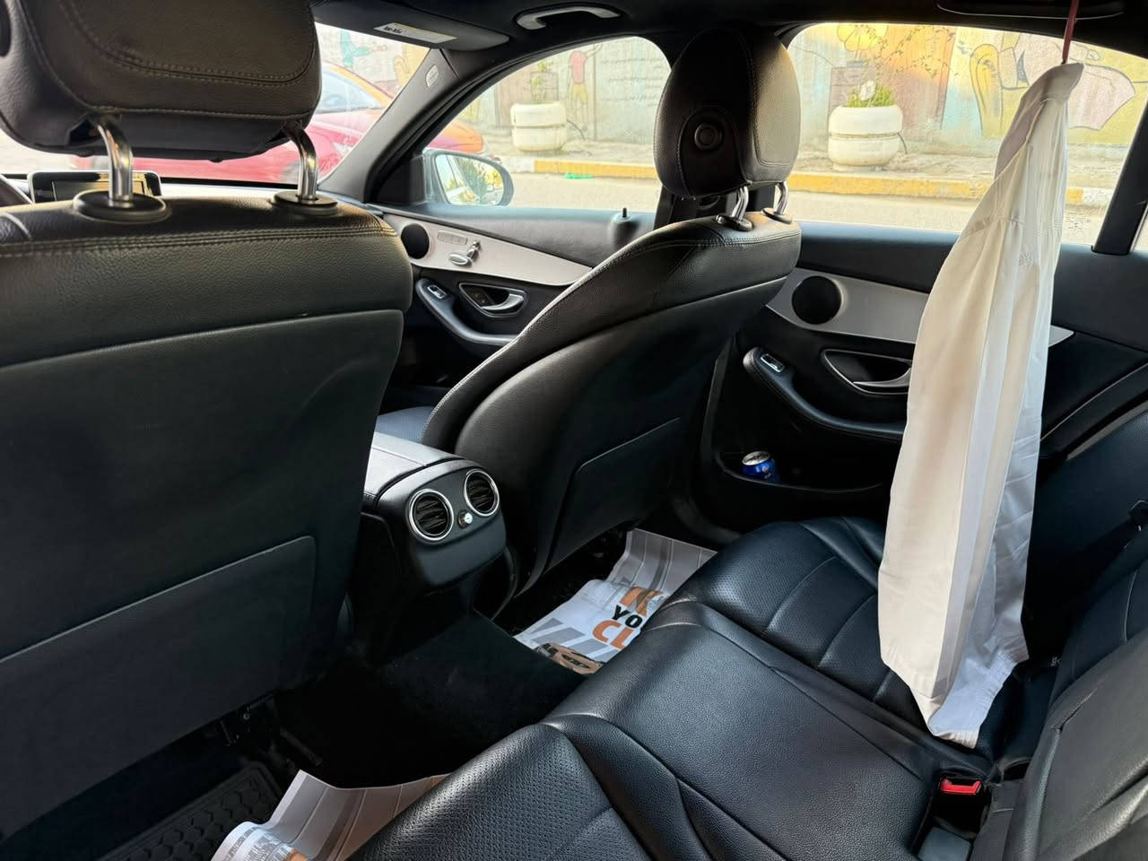 مارسدس c300 رقم بغداد 2018 للبيع
ماشيه 117 الف 
 وارد امريكي فول مواصفات حادثها جاملغ بنيد فقط 
والباقي السياره كله مكفول 
السياره جديده كلش ترايها كلش حلو صدر امامي خلفي كله جديد كامل amg بلادي مواصفات السياره 
صندوك كهرباء 
مري كهرباء 
كامره خلفيه 
رادارات اماميه وجانبيه 
سلايد 
كت amg بلادي 
وباقي مواصفات المارسدس معروفه
رقمي ***********
