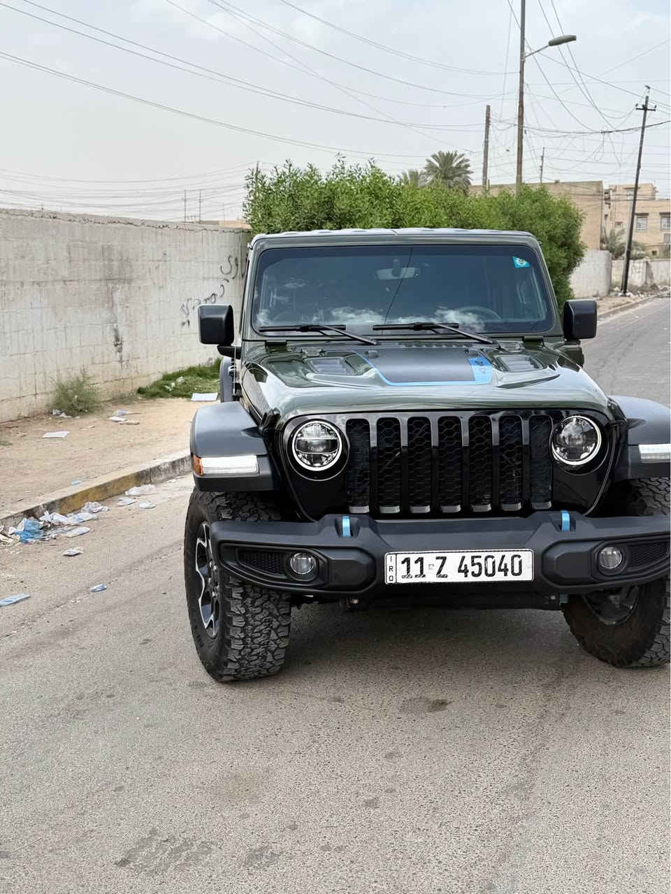 السلام عليكم  شباب جيب هايبرد  (رابيكون) اعلى فئه 
‏ Jeep RUBICON 4Xe 2.0L 4
                        
موديل 2023 لون مميز زيتوني و اسود

 حجم المكينه : 2000  تيربو + هايبرد + بلك ان 

المسافه المقطوعه :  17 الف مايل

الحادث :  حادثر صعه بالبنيد و باب السكن   الحافه مالته فقط بيه صبغ على كدهن.   

حالة اليرباك : دركه فقط طاك

#المواصفات

معروفه مواصفات رايبكون 
قماره تتفصخ تصير كشف
3 انضمه بانزين هاي برد و كهرباء
لايت زنون اصل
بك لايت زنون اصلي
سستم صوت الباين
فندر عالي
فور ويل 4X4 لو كير
شاشه كبيره كاربلي
حساسات اطارات
كامره خلفيه
كشنات تدفئه
استيرن تدفئه
قفل اكسل امامي خلفي
تايرات فالكون

#السعر : 280$ وبيه مجال

مكان السياره : بغداد الزعفرانيه
☎️*********** بيه وات ساب 
راسلني وات ساب ادزلك صور الحادث بغداد, العراق
