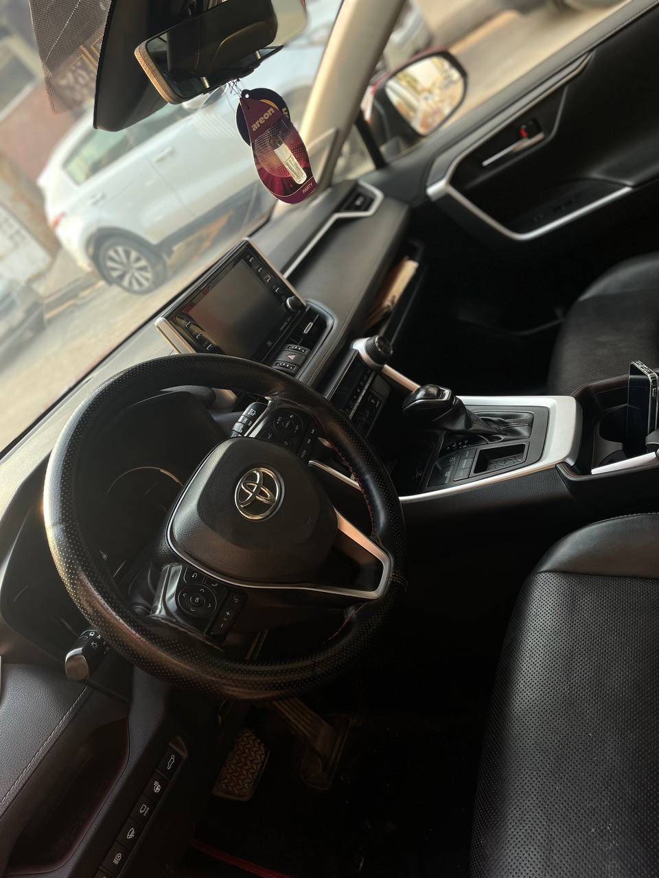 ‏السلام عليكم
𝐓𝐎𝐘𝐎𝐓𝐀 𝐑𝐀𝐕𝟒-  Limited 2020
‎تويوتا راف فور بانزين موديل2020  وارد امريكي
🥇حادثه فقط دعاميه اماميه فقط   يعني كلين تايتل
اللون: ماروني ( دم الغزال🩸)
 55mi :‎ ماشية 
حجم المحرك: 2.5 ( 4 سلندر)
  Limited  مواصفات
🛞تخم تايرات جديد قبل شهر شديت تايلندي جديد🛞
اعلى مواصفات فول الفول 
كشنات جلد بلادي
‎بصمة ابواب
‎بصمة تشغيل 
تشغيل عن بعد
5 كامرات (360 درجة)
بانوراما وليس فتحه 🚧
تدفئة تبريد الكشنات 
تدفئة المقاعد الخلفيه
‎كاميرا خلفية 
‎هاند بريك بصمة
‎رادار‎ امامي (تحديد مسار) 
‎رادار جانبي  (نقاط عمياء)
‎رادار خلفي (التحذير من الاصطدام)
لد زنون ناصي عالي كاشافات زنون
‎وضعيات قيادة
‎ نظام : Eco
‎نظام : Normal 
‎نظام : Sport
‎كشن كهربائي  
‎صندوق شفط كهربائي
‎دعم Apple CarPlay وAndroid Auto
‎ بلوتوث + منافذ USB
‎ 6 سماعات
شرط : (محرك كير صدر مكفول وعلى الفحص)
السياره مال بيت وما بيهه نقص اي شيء 
كامله مكمله
السياره اعلى فئة بالراف 🥇
السعر : 250💸
العنوان : بغداد حي اور)
‎ للاستفسار الاتصال :***********
