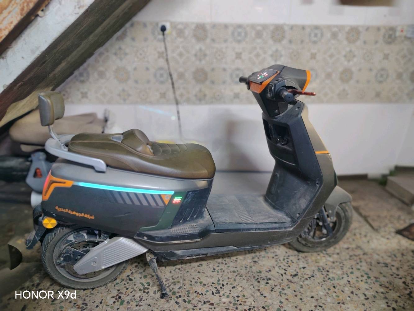 دراجة كهربائية اسمهة (رانج) اربع سرع توصل سرعتهة 80 حقيقي ملف1500 دراج سريعة بية دخة بالچاملغ الأمامي دراجة نضيفة من ناحية الكهربائات و البريكات و البطاريات جديدة اشتريته دراجة صارله 8 أشهر من اشترته و ماماشية هواي على كد الشغل و البيت الايت بيه عالي و ناصي و ترميش قوي و بيه راديو و سماعة بلو توث و رام تكدر تخليلهة الدراجة اريدهة 800 و بيه مجال و *اقبل المراوس*