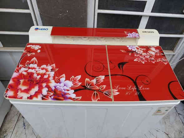 غساله نوع ،، هيرو ،، صناعة هندية وجه بلازما اخت الجديده حجم 20 كيلو نضيفه جدا غسل وتنشيف عالفحص السعر 110 الف مكانها حلة نادر مقابل محطة العرفان *********** يوجد توصيل داخل الحلة فقط 10 الف
