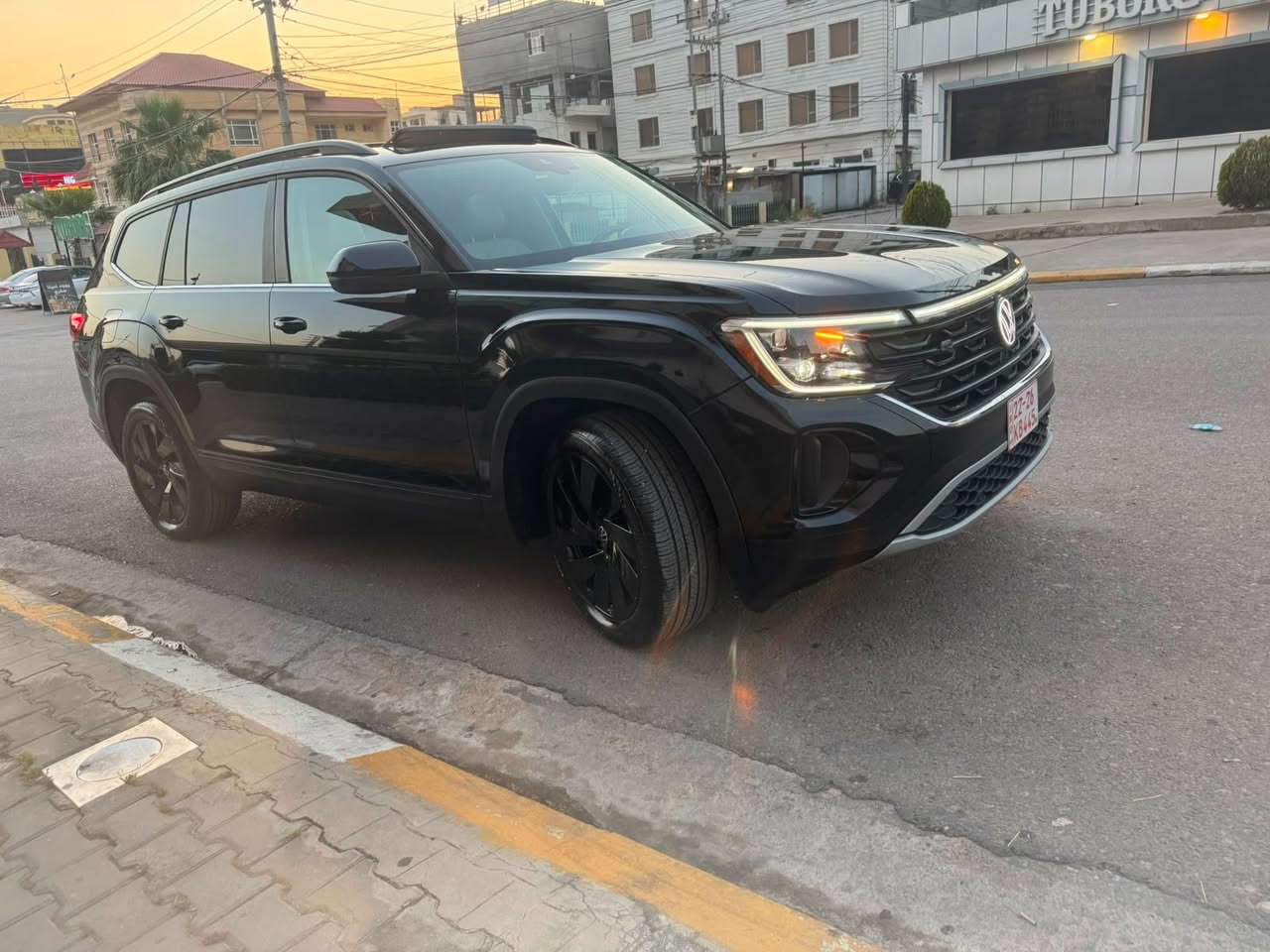 VW Atlas 2024 Panorama 
سياره بيها قطعتين جاملغ وبوند و بيها شويه pdr  
بانوراما
دبل اكسل
داخل بيجي
7راكب 
الشكل الجديد
9  الف مايل 
فتل رادارات + حساسات
ويل 20
رقم الشاصي موجود بالصور 
يصمة 4 أبواب
بصمة تشغيل 
محرك 2.0 تيربو 
كافة تحكمات السيارة لمس تشغيل عن بعد
شفتات ستيرن 
‏‎صندوق شفط كهربائي
وضعيات قيادة 5 ايكو وسبورت 
انارة داخلية .. ليدات .. تحت الرجل 
لايت لد متحرك عدسات تتحرك مع ستيرن .. بك لايت لد 
‏‎رادار أمامي (تحديد مسار)
‏‎رادار جانبي (نقاط عمياء)
‏‎رادار خلفي (تحذير من الاصطدام)
‏‎تبريد مركزي لمس
‏‎كشنات جلد / كشن تدفئة / تبريد 
‏‎كشن كهرباء
‏‎دشبول ديجيتال
‏‎هاند بريك بصمة
كير بصمة 
‏Android Auto 
‏Apple Car Play 
‏‎مانع انزلاق+ABS
‏‎شاشة كبيرة لمس
‏‎حساسات خلفية .. امامية . جانبية 
‏‎تحكمات استيرن .. ستيرن تدفئة 
‏‎اوتو ستارت Auto start 
‏‎اوتو ستوب Auto Stop 
‏‎منافذ type C 
رقم كاتي وتترقم شمالي 
مكان السياره دهوك
سعر جدا مناسب
للاستفسار 
***********
*********** دهوك, العراق

