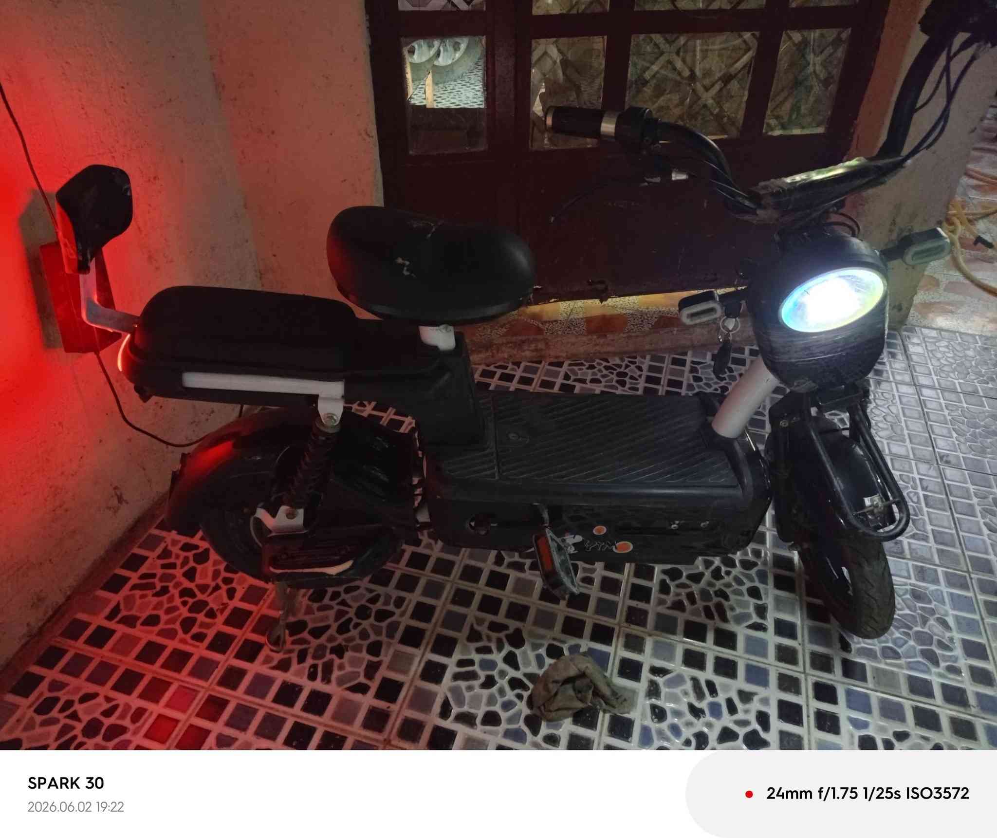 سلام عليكم بايسكل شحن للبيع كامل مكمل من كهربائيات بايسكل يرادله بطاريات فقط السعر 65 وبي مجال بسيط مكان ديالى بعقوبة للتواصل ***********
