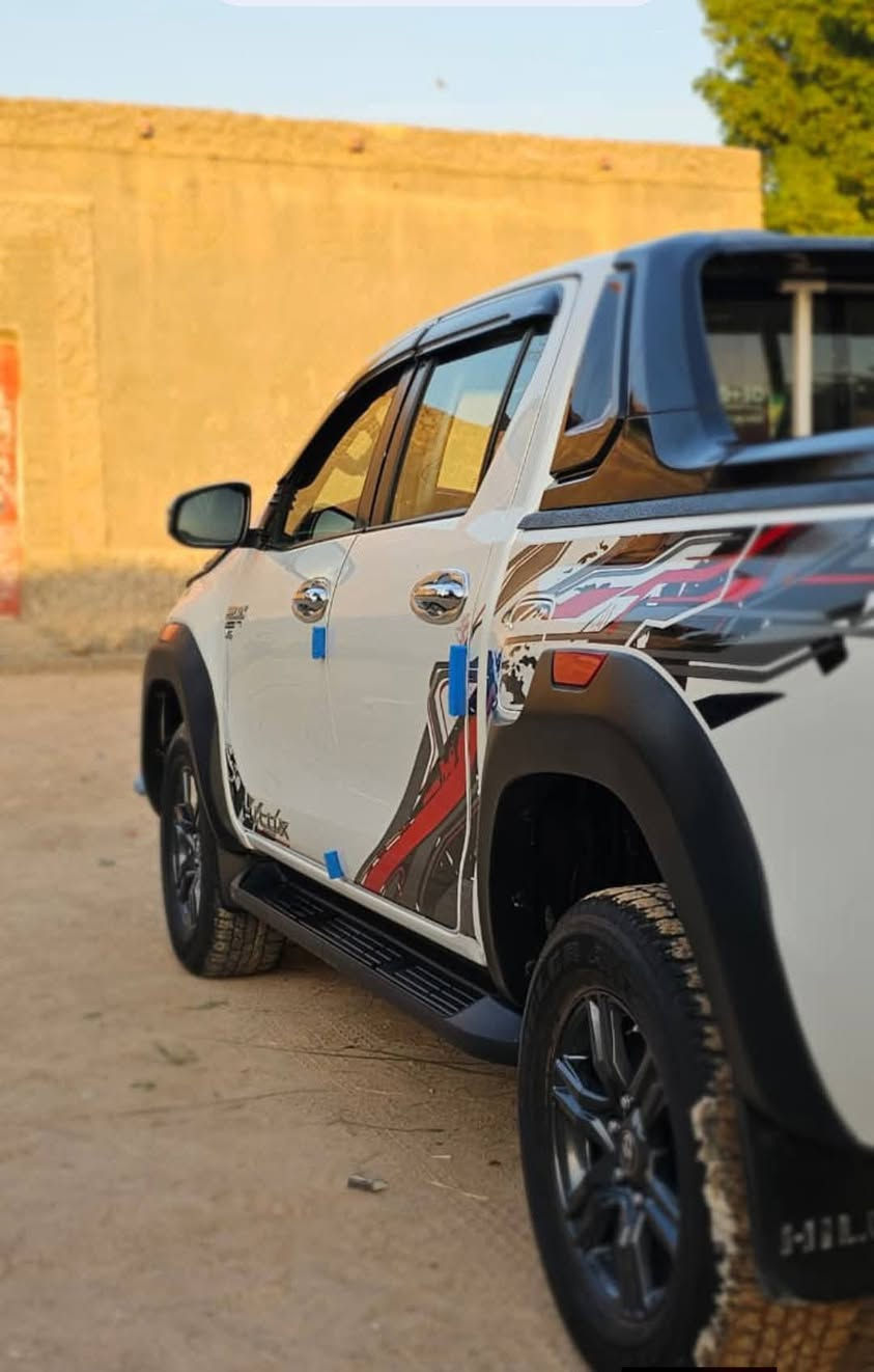 فلاونزه تي TRD موديل 24 سته سلندربانزين رقم واسط ماشيه 35 بيها تبديل جاملغ ايسر وبنيد وصفحه صبغ  بدون اي دواخل السعر 3  مراوس ترهم  كيه فحل  مكاني ناصريه  هذا رقمي ***********
