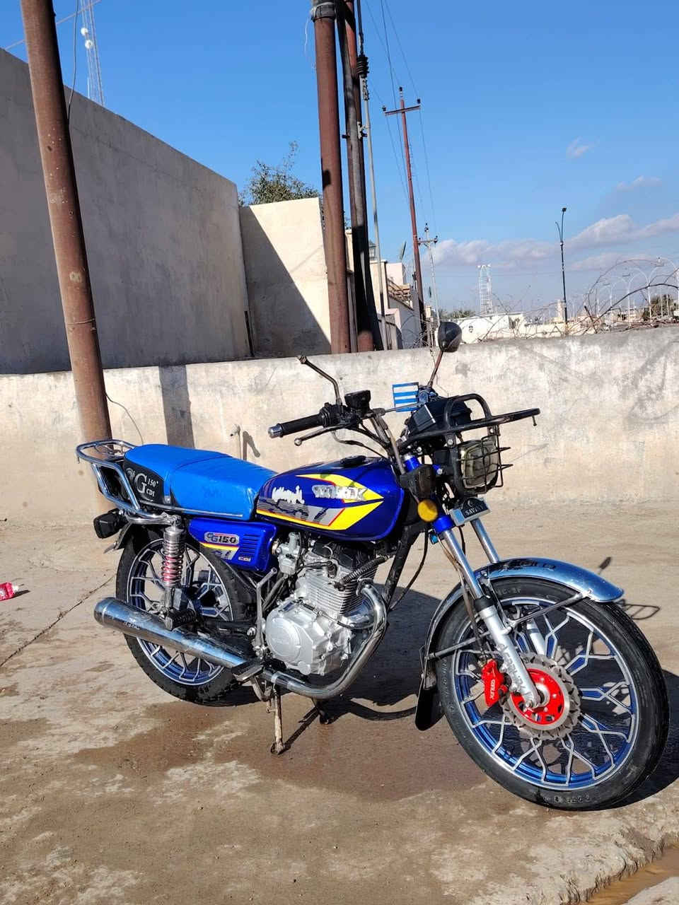 سلام عليكم 
دراجة 2024 محرك شرط ممفتوح كهربائيات كلها شغاله بس ينرادله باتري فقط دشبول شغال النضافه كدام العين مكاني بيجي السعر 600وبي مجال الشراي بي خير ويدلل هـــ***********
