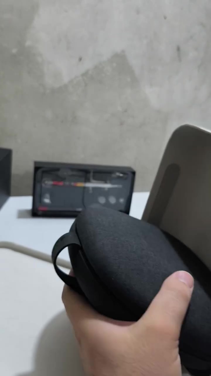 Sony WH-1000XM6
النوع: سماعة هيدفون لاسلكية
عزل الضوضاء: ANC قوي جدًا
البطارية: حتى 30 ساعة
البلوتوث: 5.3
الشحن: USB-C سريع
المميزات: صوت عالي الجودة، مايك ممتاز، توصيل جهازين بنفس الوقت
السعر خاص اخواني


**إذا كنت صاحب هذا الإعلان وتريد حذفه لأي سبب، رجاءا أرسل رسالة إلى الدعم الفني**