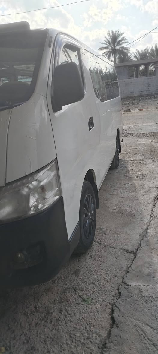 السلام عليكم نيسان زعره 
موديل 2014 رقم كربلاء تحويل ثاني يوم
محرك كير اكسن بشرط
تبريد شغال تخم تاير سوبيه ودرع 
دوشمه جديدة سياره حلوه مال جناي
بيه صبغ باب العبري وبارد بالجنطة
السعر 133 وبيه مجال للشراي
***********
