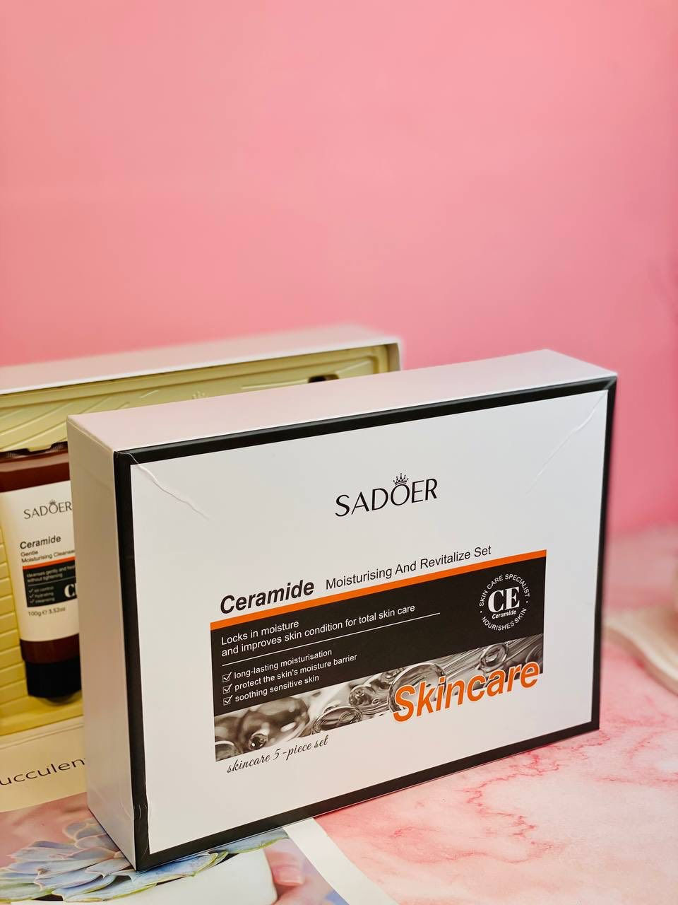 بكج SADOER Ceramide ترطيب عميق وتجديد للبشرة 💯🤎

مجموعة مكونة من 5 قطع مدعمة بالسيراميد تعمل على ترميم حاجز البشرة ترطيب مكثف وتهدئة البشرة الحساسة تمنحك نعومة،إشراق ومظهر شبابي صحي .

المحتويات 

غسول منظف (130g)

تونر مرطب (100ml)

لوشن مغذي (100ml)

سيروم مركز (30ml)

كريم ترطيب وتجديد (50g)


**إذا كنت صاحب هذا الإعلان وتريد حذفه لأي سبب، رجاءا أرسل رسالة إلى الدعم الفني**