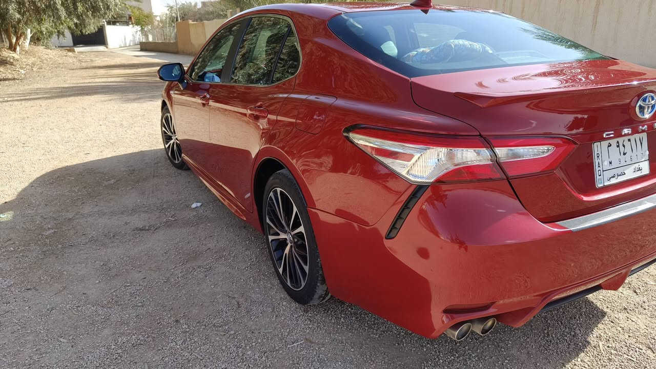 السلام عليكم
كامري 2020 SE هايبرد وارد كندي 

ضررها بالايت الايسر شويه بالجاملغ وشوية بالبنيد بدون تبديل وبدون صبغ تعديل على البارد موضحه بالصور بيها تكحيلات 

بدون ايرباك ماشيه (145000)كم قابل للزيادة السيارة 

المواصفات 

رادار امامي

تحديد مسار 

ثلاث انضمة قيادة

شفتات ستيرن

هاند بريك بصمة 

اوتو هولد 

مقعد السائق كهربائي

مقاعد جلد ومخمل

السعر 17500$

القائم العبيدي 

*********** محمد
