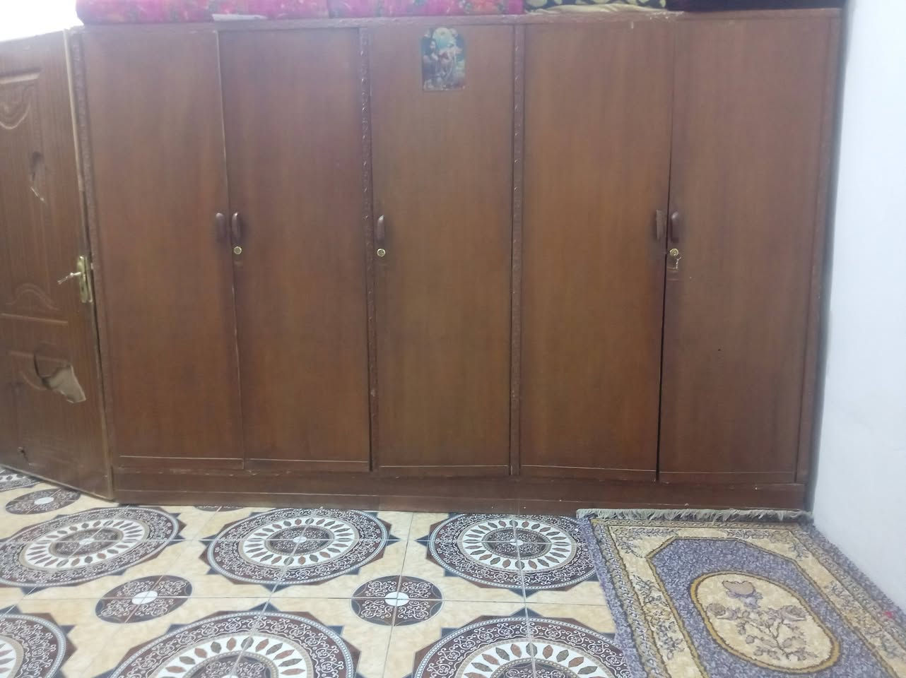 السلام عليكم غرفه مستعمله للبيع السعر ٣٥٠ الف أو بيها مجال العنوان بابل قضاء القاسم ***********
