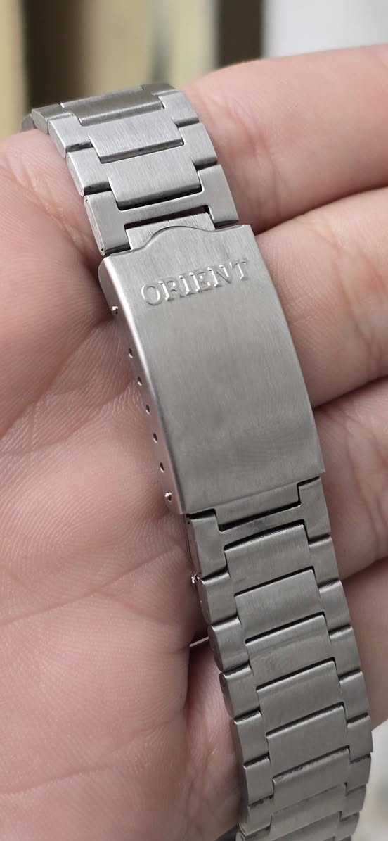 اورينت ياباني  دولي مختم بكل مكان
سوبر سلم  مخزن غير مستعمل 
باله وارد اوربي DHL
قطعه وزن ثقيل تحفه 
فول لومينوس اميال وارقام 
معدن ستانلس ستيل  طلاء ذهب 
مقاوم للماء 
تاريخ يومي وشهري 
باللبس هيبه وكشخه القطعه تحفه فنيه 
السعر  ٣٠ الف على اول تم


**إذا كنت صاحب هذا الإعلان وتريد حذفه لأي سبب، رجاءا أرسل رسالة إلى الدعم الفني**