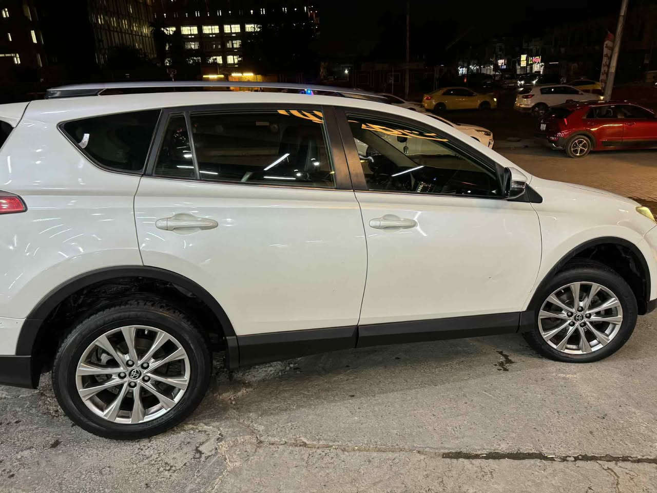 السلام عليكم
راف فور موديل. 2018
خليجي Vxr 
ماشية.       58 الف
مواصفات الراف المعروفة
فول مواصفات
فتحة سقف 
كامرة خلفية 
اشاير بلمري 
حساس امامي خلفي 
كشنات مشمشي
جنطة كهرباء
السعر 205
للاستفسار ***********
