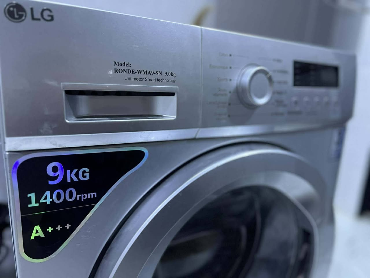 السلام عليكم غسالة LG الاصلية 9 كيلو
 مستخدمة شي قليل 
السعر  ب350 وبيها مجال
 استفسار  اتصال عل 
***********
