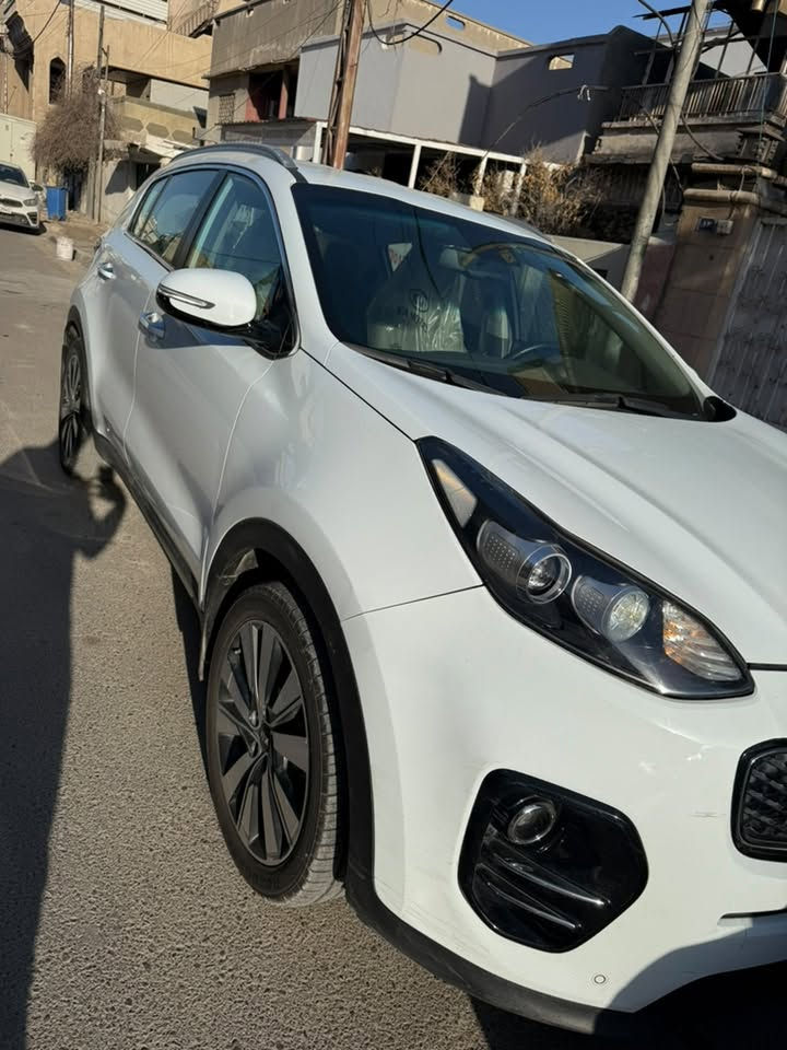 ⸻

للبيع 

| كيا سبورتج 2016 شكل 2017 

🚘 Kia Sportage
* خليجي 
* محرك دوش 2000
* اللون: أبيض
* السيارة نظيفة جدًا.
* السيارة عليها ادامة كاملة ما بيها اي نقص
* السيارة استخدام شخصي وحالتها جيدة جدًا.
* مكيف ثلج، ولا تحتاج أي مصروف.
*السيارة جاهزة للفحص.
*أوراقها كاملة.
* بيها طخات بارد فقط ومعدله وكاملة

📍الموقع: بغداد

📞 للاستفسار : ( *********** )
