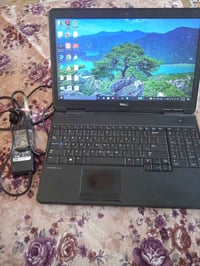 وندوز 10 • جيل الرابع • شاحن أصلي