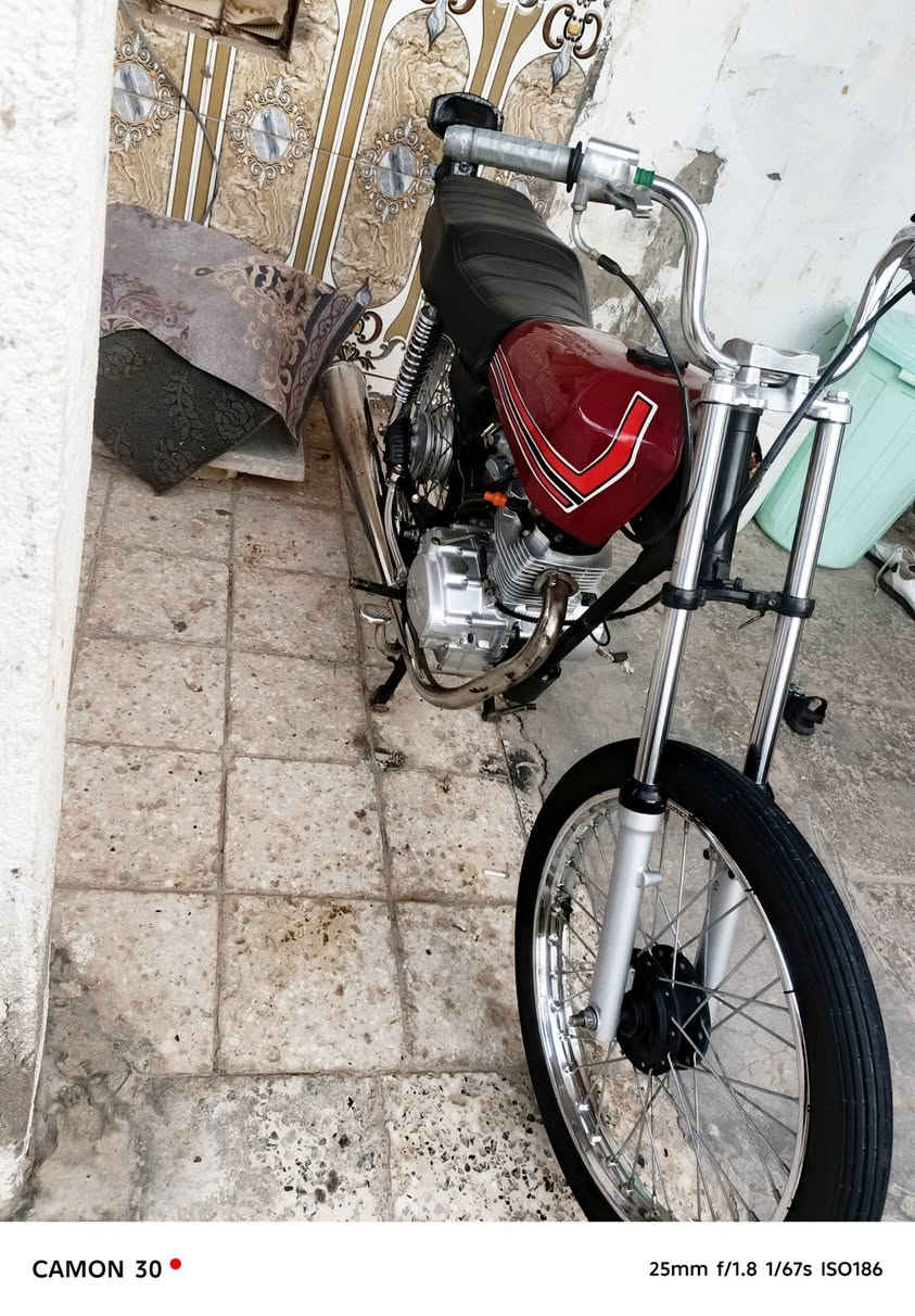 سلام عليكم 👇🏻
دراجة للبيع سيجي نامة لاصلي مامفتوحة 
شاصي نامة 25 والتعميرة 26  دراجة نضيفة ومكينتة نشطة ((كلك كلك))  السعر 550 وبية مجال 
مكاني سوك الشيوخ وهذة رقمي ***********‬‏‬‏‬‏
