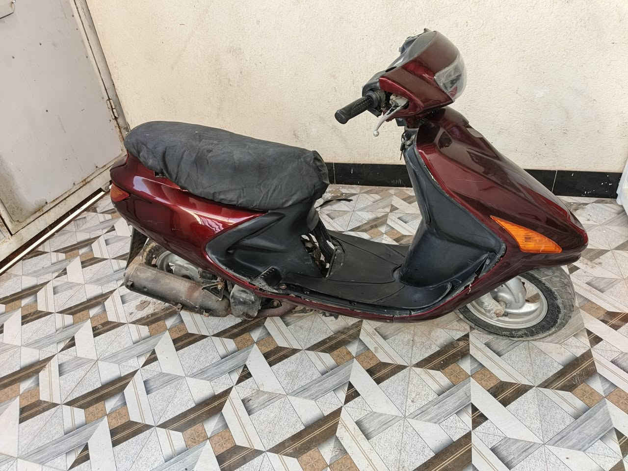 دراجة فراشة للبيع كهربائيات كامله سلف اشاير بك لايت هورن عوزهة بس كلجات خلفية الدراجة مجفته مرة وحدة ع ايدي***********
