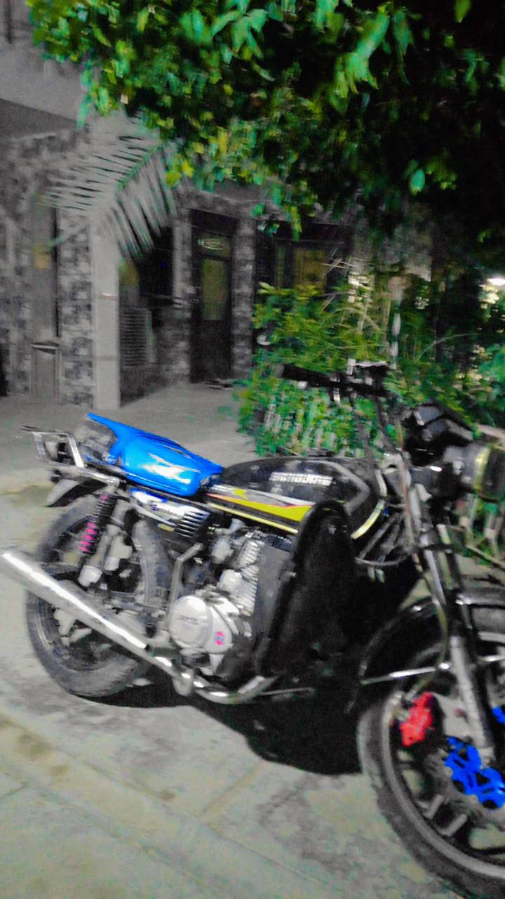 سلام عليكم لبيع دراجه يراني 5 كير النوع سيفان الدراجه نضيفه مابيها موديل 24 السعر 450 وبيها مجال الرقم ***********
