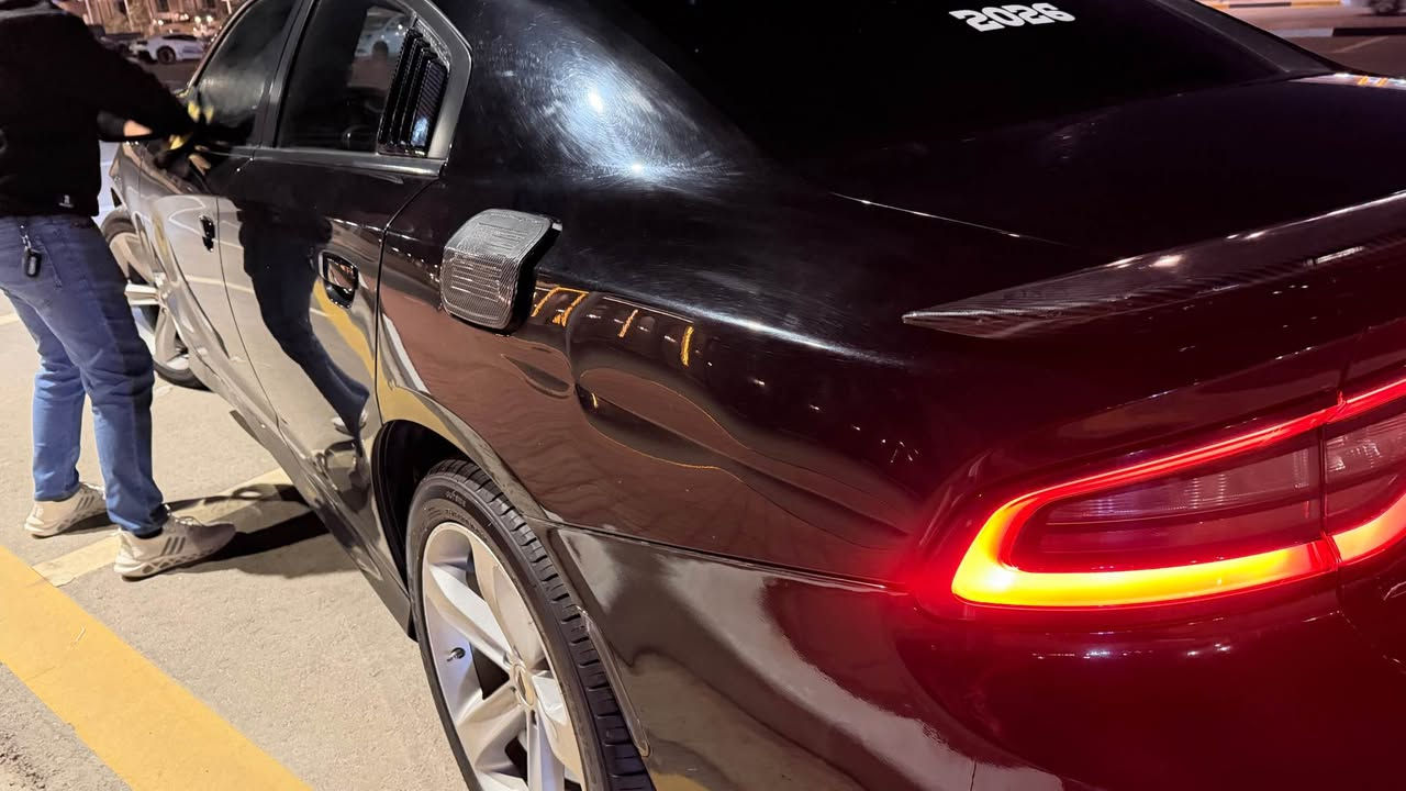 السلام عليكم جارجر ٢١ للبيع فقط فئه Sxt plus محدث GT السياره فول للاخير ماشيه ٥٩ ميل ضربتها جاملغ وبنيد بدون دواخل السياره جديده بمعنى الكلمه ماتحتاج مصرف السياره عارضها ب٢٢٥ وبيه مجال للشراي 
للتواصل *********** البصرة, العراق
