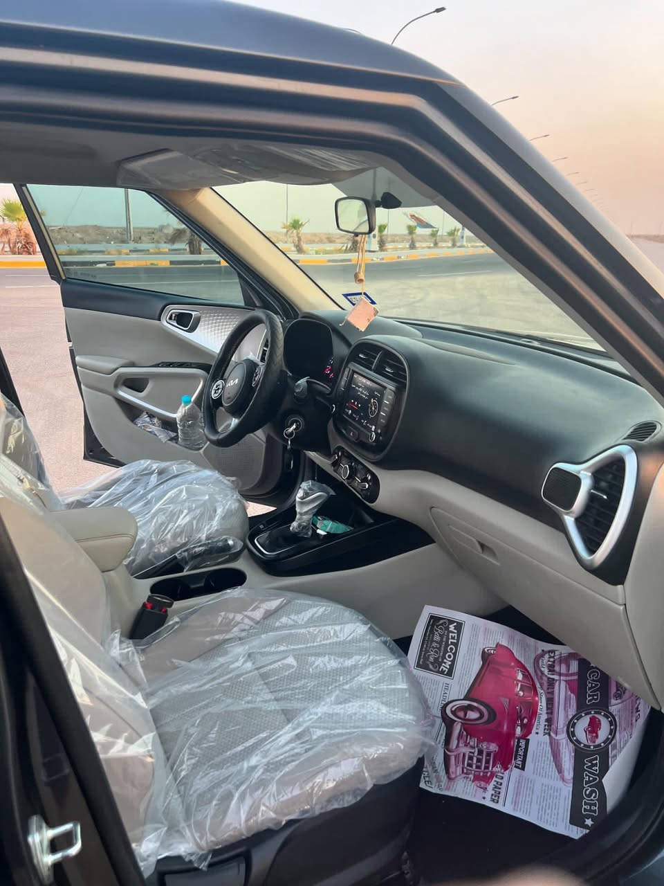 السلام عليكم 
كيا سول 2022 للبيع 
الضربة موضحة بالصور 
رقم وتساب متواجد *********** 
سعر 120 قفل 🔒🔒
البصرة ام قصر
