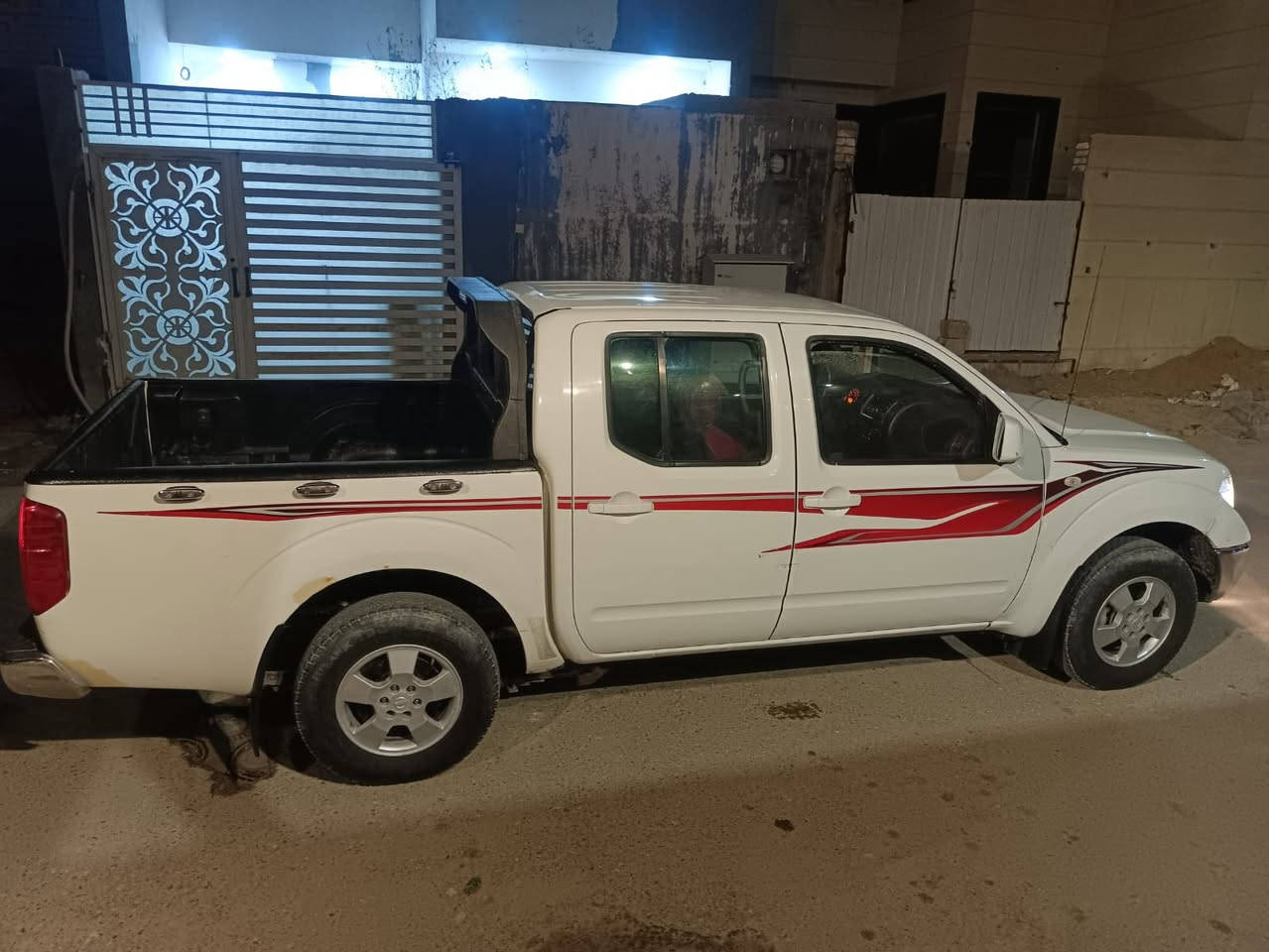 السلام عليكم
نيفاره موديل 2013 اربيل وكاله او تحويل السياره كفاله من كلشي وحته المحرك ممفتوح السعر 100 وبيه مجال للاستفسار ***********
