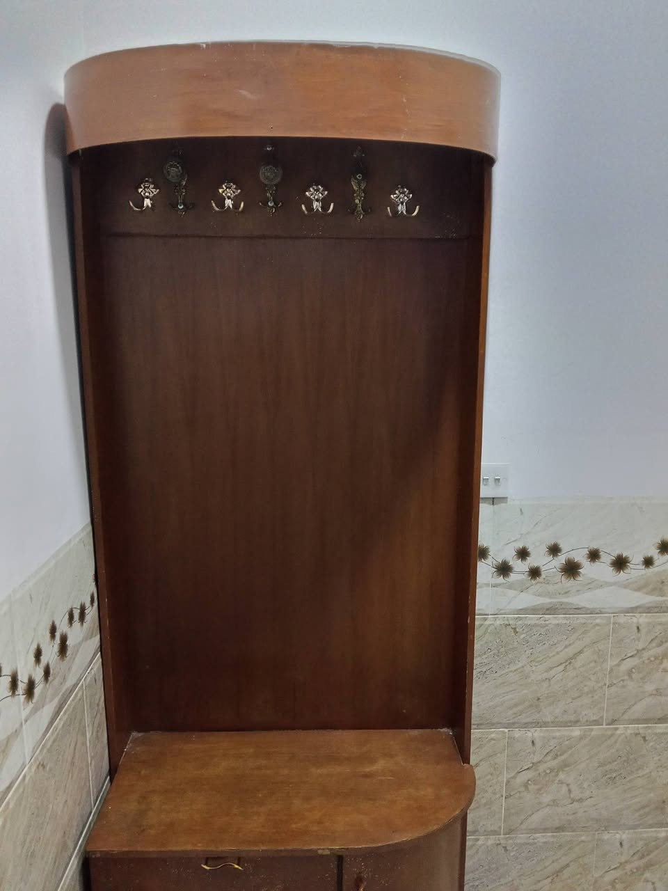 سلام عليكم غرفة اخشاب للبيع العنوان الطوزحي العصريه يم مستشفى التركي ***********
