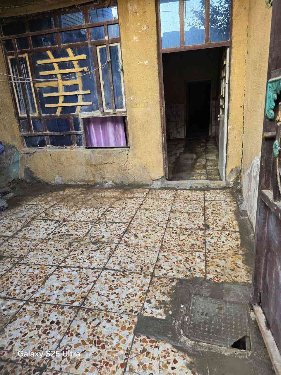 السلام عليكم ورحمه الله وبركاته 
نصف قطعة للايجار طابقين  تحتوي ع ثلاث غرف واستقبال ومطبخ وحمام ... للاستفسار خاص ***********
