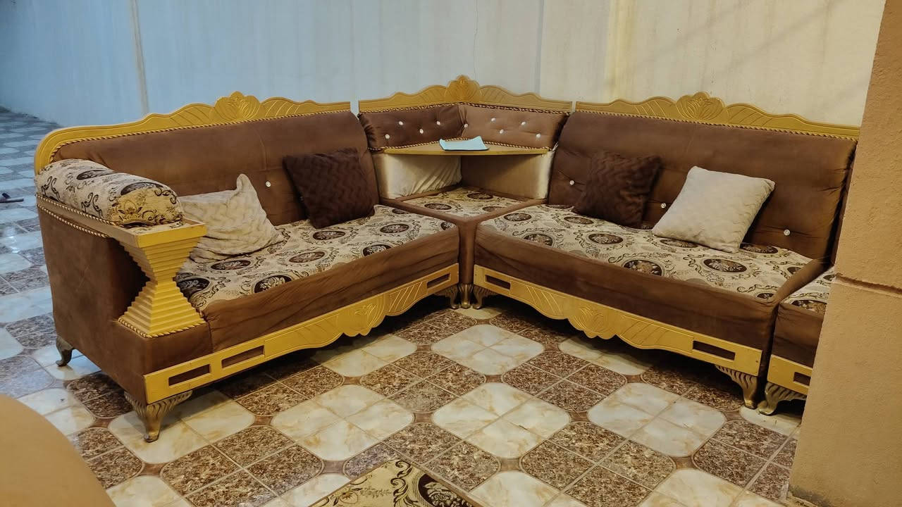 سلام عليكم 
يتوفر ديوان 14 مقعد كويتي نظيف 
سعر 250 الف 
مكان الرمادي 
اتصال او واتساب على الرقم 
***********

