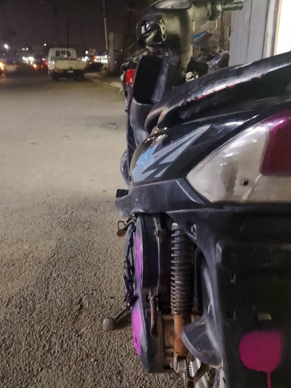 سلام عليكم دراجة ماكس عدالة بلادية مكينة شلعة ومعدل كاملة فول كلهة بلادية ويل بيهة اصلي سعر 650 بيهة مجال الشراي شري تصل وخادم الك ***********,= ***********, مكان غزالية شارع المركز
