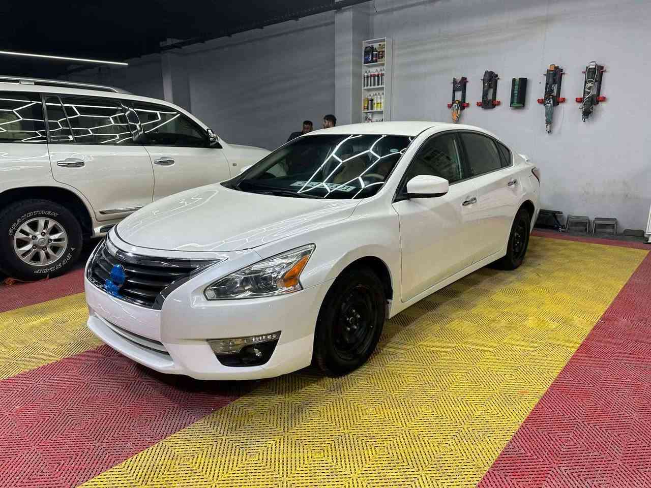 سلام عليكم من رخصه ادمن محترم
نيسان التيما موديل  2013
خليجي موصفات اعتيادي مال خليجي 
دشبول لونين
سياره بدون ضربه بدون صبغ وسونار مرفق ويا صور
محرك ٢٥٠٠
السعر ١٣٥ وبي مجال
مكان سياره كلار
اي استفسار اتصل ***********
