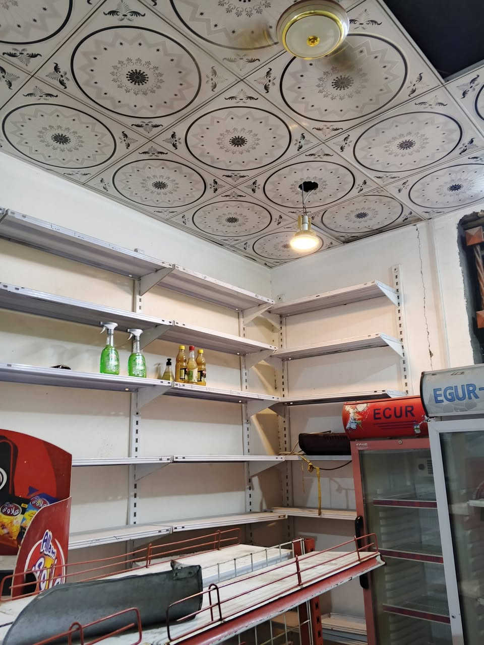 السلام عليكم غراض محل للبيع شلع رفوف وسفينه وعرضات اربعه ومجمده نضيفات كلش
التصال *********** وبي واتساب
